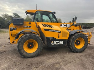 Chargeur télescopique agricole 542-70 d'occasion en bon état |   Chariot élévateur agricole 4x4 |   Chargeur polyvalent |   Excellent état |   Faible nombre d'heures de fonctionnement, à vendre - Product Image 2