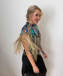 Cape élégante ornée de perles pour ajouter une touche de luxe à votre tenue de cérémonie, accentuez votre look élégant - Product Image 3