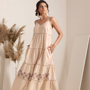 เดรสแม็กซี่แขนกุดปักลายดอกไม้สำหรับผู้หญิงเดรสคอวีสไตล์ลำลองกระโปรงยาวถึงพื้นเป็นมิตรกับสิ่งแวดล้อม - Product Image 1