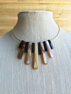 Collier en corne de grande taille Artisanat fait à la main pour les femmes à un prix abordable pour cadeau de fiançailles Article de qualité supérieure - Product Image 3