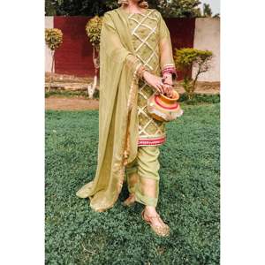 Última Tendencia en Salwar Kameez Color Dew para Niñas, Hecho de Rayón - ¡Compra el Nuevo Estilo! - Product Image 1
