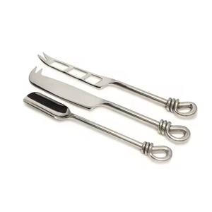 Ensemble de Spatules et Couteaux à Fromage en Acier Inoxydable Durable et Écologique avec Manche Rustique Forgé Noir - Product Image 4