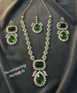 Ensemble de collier ras du cou en perles de haute qualité pour femmes, dernier modèle classique, plaqué or, motif floral, pendentif en zircon, boucles d'oreilles, Maang Tikka - Product Image 1