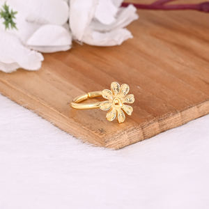 Bague Ajustable en Laiton Plaqué Or Style Bohème Minimaliste avec Motifs Floraux, Faite à la Main, Élégante, pour Femme, Idéale comme Cadeau de Fiançailles ou Bijou pour Elle - Product Image 5