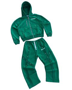 Ensemble survêtement pour homme avec rivets métalliques multi-panneaux, imprimé personnalisé en relief, polaire en polyester, ourlet brut, pantalon de survêtement à jambes évasées - Product Image 2