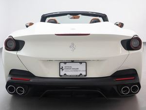 2019 Fer-rari Portofino cabriolet RWD boîte de vitesses automatique sièges en cuir caméra arrière galerie de toit en alliage carburant Diesel utilisé - Product Image 5