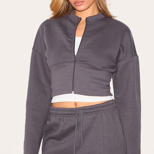 Sudadera recortada de mujer con logotipo personalizado, conjunto de dos piezas, ropa de entrenamiento cómoda y elegante con opciones de bordado e impresión - Product Image 2