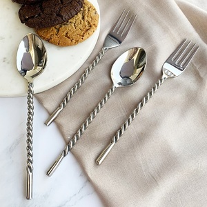 Ensemble de couverts en métal plaqué or le plus vendu poignées de concepteur en métal emballage de logo personnalisé couverts de luxe modernes pour une utilisation à la maison - Product Image 3