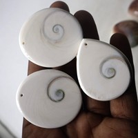 Pierre précieuse œil de Shiva faite à la main, pierre précieuse Gomti Chakra, coquille de mer naturelle et perceuse, pierres précieuses en vrac saines pour la bijouterie
