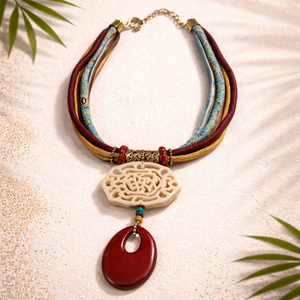 Collar con Colgante de Cordón de Tela Artesanal Estilo Boho - Product Image 2