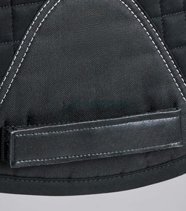 Manta de silla de montar inglesa acolchada, transpirable y suave, con construcción duradera, distribución de peso uniforme y cómoda. - Product Image 6