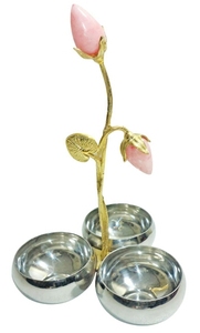 Bandeja cuadrada de acero inoxidable martillado, plato de metal de lujo con asas de latón con diseño de loto para decoración de mesa. - Product Image 3