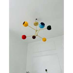 Lustre Sputnik à 6 bras avec abat-jour multicolores et volets - Product Image 1
