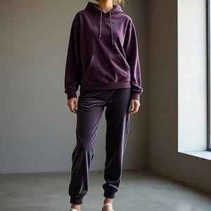 Vente en gros Survêtements de jogging en velours pour femmes, survêtements d'entraînement en velours à manches longues, survêtements de sport en velours pour femmes - Product Image 4