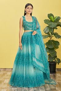 Ensemble Lehenga Choli entièrement cousu Ensemble prêt-à-porter de créateur pour femmes avec travaux lourds - Product Image 5