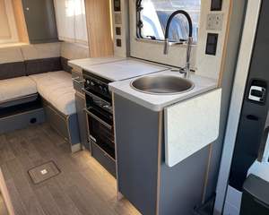 Lujo autopropulsado 4x4 autocaravana caravana remolque de viaje de aluminio para acampar y uso de camiones autocaravana autopropulsada para la venta - Product Image 6