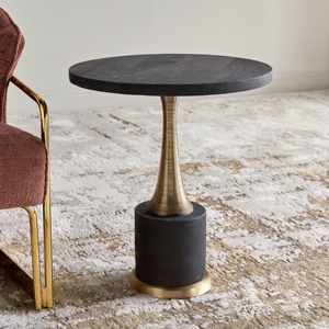 Table d'appoint moderne en verre de forme carrée avec base en métal, parfaite pour le salon, le café, le bureau et les espaces élégants de l'Inde - Product Image 4