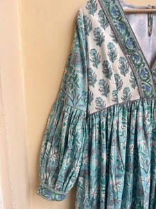 เดรสแม็กซี่โบฮีเมียนงานทำมือชุดเดรสปักลายสีผสมคอตตอนสำหรับฤดูร้อนทำจากอินเดีย - Product Image 3