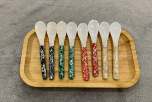 La cuillère faite à la main au nouveau design le plus luxueux combinant mica et nacre, parfaite pour servir du caviar Taille 12.5cm - Product Image 3