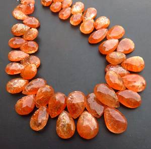 Perles de pierres précieuses en pierre de soleil orange africaine naturelle de qualité supérieure, brin de 8,5 pouces, pierres de soleil arc-en-ciel facettées en forme de poire, perles de 9 à 16 mm pour bijoux - Product Image 2