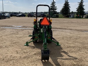Tracteur compact à roues John Deere 3038E 70HP 4x4, transmission par engrenages vertes, garantie 5 ans, multifonctionnel - Product Image 5