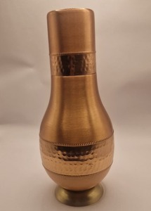 Bouteille d'eau en cuivre de luxe de style antique avec des propriétés curatives naturelles soutenant le bien-être général du corps - Product Image 4