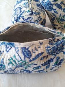 กระเป๋าเครื่องสำอางผ้าฝ้ายลายดอกไม้แบบเย็บติดกันขนาดกลาง กระเป๋าใส่เครื่องสำอางสำหรับเดินทางแบบมีซิป ผู้ผลิตและผู้ค้าส่ง - Product Image 5