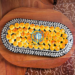 Elegante bandeja de regalo decorativa ovalada hecha a mano de madreperla bandeja para servir galletas y dulces exhibición hecha en Vietnam - Product Image 3