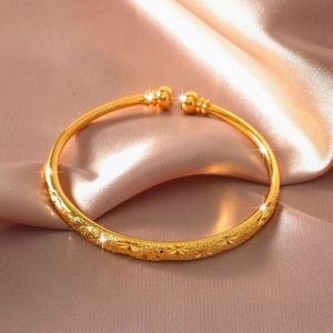 Brazalete Abierto de Latón Chapado en Oro, Diseño Tradicional Antiguo con Textura Inspirada en la Escultura Moderna China para Hombres y Mujeres - Product Image 1