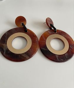 ต่างหูรูปนางฟ้าที่วาดด้วยมือแบบสวยฮอร์นธรรมชาติดีไซน์แบบหมุนทำจากเรซินสีเดียวเข้ากันกับเครื่องประดับเครื่องแต่งกายประจำวันที่สมบูรณ์แบบ - Product Image 3