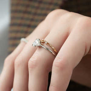 Bague de fiançailles élégante et durable Moissanite Solitaire coupe ronde bijoux de mariage - Product Image 6