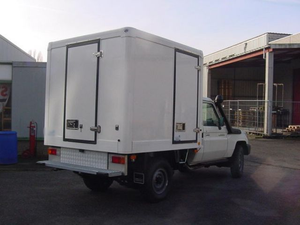 Camioneta pickup diésel de cabina sencilla 4.2 L manual, verificada y de segunda mano, con sistema de refrigeración Frigo de doble temperatura. - Product Image 4