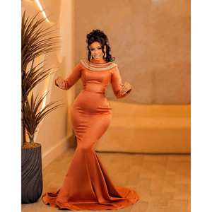 Robe de soirée sirène élégante en cuivre avec col en perles, détails pailletés et fente, idéale pour les occasions formelles et les invités de mariage - Product Image 2