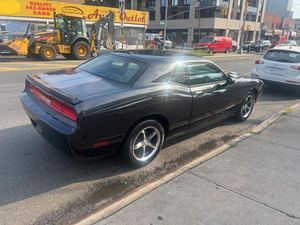 CLEAN 2010 D-o-D-g-e Challe_n_g_er SE RWD - Product Image 5