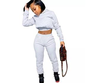 Conjunto de jogging informal de talla grande para invierno para mujer, Top corto y pantalones de dos piezas con logotipo frontal para fitness de otoño y deportes de invierno - Product Image 4