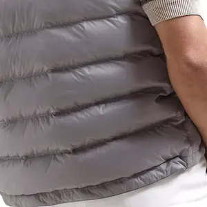 Chaqueta acolchada transpirable para hombre con logotipo personalizado Tela de lona Aislamiento cálido Ropa de abrigo de invierno cómoda y elegante - Product Image 6