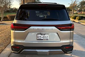 Lexus LX 600 Ultra Luxury 2022 Usado, Motor V6 Twin-Turbo, Tracción en las Cuatro Ruedas, Equipamiento de Alta Gama, Asientos Traseros Tipo Capitán con Función de Masaje - Product Image 6