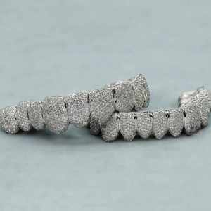 Parrilla de dientes de rapero personalizada Grillz de diamante helado Chapado en plata de lujo para regalo de boda compromiso joyería de Piercing fino - Product Image 1