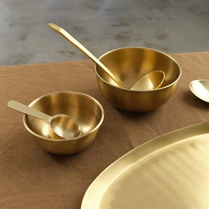 Bol de service en laiton élégant pour les tables à dîner parfait pour servir des currys légumes riz et plats de fête quotidien - Product Image 1