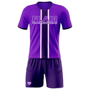 Kits de football rétro conçus sur mesure Uniformes de maillot de football pour enfants de haute qualité pour hommes - Product Image 5