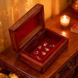 Caja de Joyería de Madera Personalizable, Pulida a Mano, con Bordes Redondeados y Lisos, para Exhibición en Hogar, Oficina o Boutique - Product Image 1