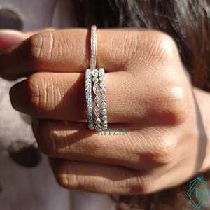 Anillo de compromiso de moissanita de corte redondo, tres capas, Art Deco - Product Image 5