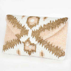 Porte-monnaie perlé coloré pour femme qui combine l'attrait du designer avec l'élégance faite à la main dans un format compact et élégant - Product Image 4