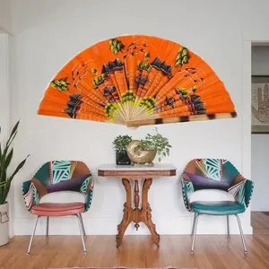 Ventilateur à main en bois pliant traditionnel fait à la main, design sculpté parfait pour les événements, les cadeaux et un usage personnel élégant - Product Image 1