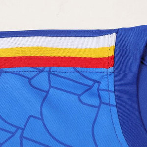 เสื้อฟุตบอลน้ำหนักเบาและกางเกงขาสั้นพร้อมผ้าตาข่ายระบายอากาศแห้งเร็ว เหมาะสำหรับสภาพอากาศร้อนและเกมที่ต้องการความกระชับ - Product Image 4