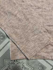 Suéter de punto grueso de algodón con cuello en V informal para mujer, moda de invierno con logotipo frontal, longitud corta, BD Apparels BD - Product Image 4