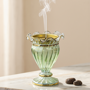 Brûleur d'encens double usage en verre soufflé vert, porte-bâtonnets de bakhoor au charbon, bordure dorée, parfum d'ambiance pour la maison GRAND BAZAAR ÉGYPTE BKH-07 - Product Image 1