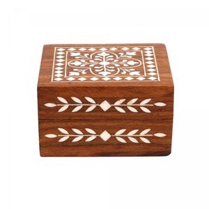 Joyero de madera decorativo de lujo hecho a mano con hermosos detalles grabados - Product Image 3