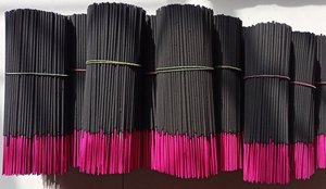 Bâtons d'encens noirs non parfumés en bambou biologique de haute qualité M.I.T Vietnam, fond rose - Usage religieux, encens vietnamien de qualité export - Product Image 1