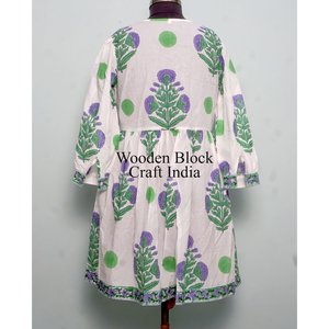 Robe midi florale d'été en coton 100% fabriquée à la main, écologique, imprimée numériquement, avec un design de fermeture à cordon, idéale pour les journées ensoleillées - Product Image 3